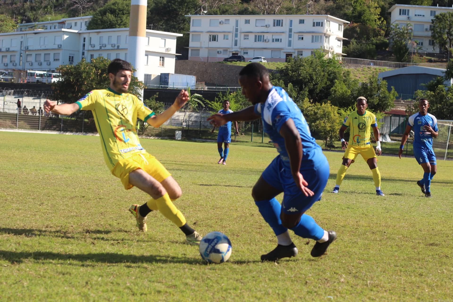 Saint-Denis FC – Tamponnaise : un duel de tacticiens sans vainqueur