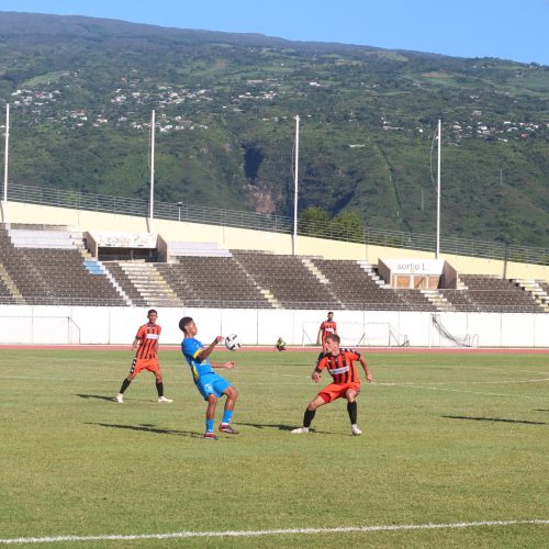 Saint-Paul et l’Excelsior dos à dos